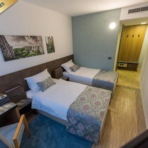 Zimmer mit zwei Einzelbetten